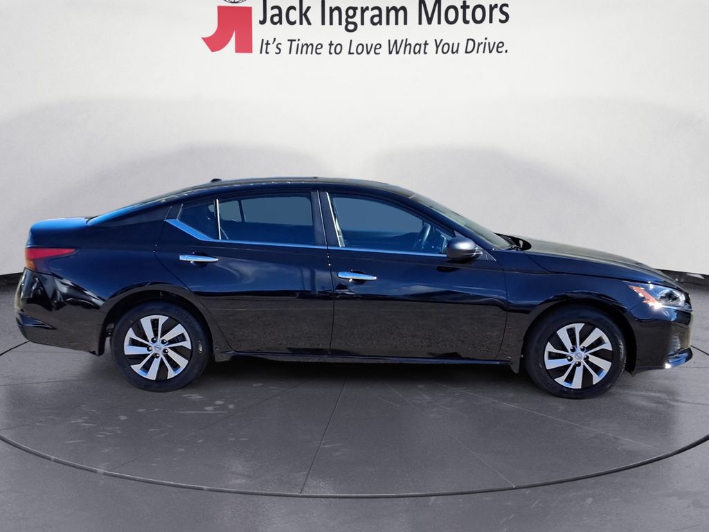 2025 Nissan Altima S - Photo 6