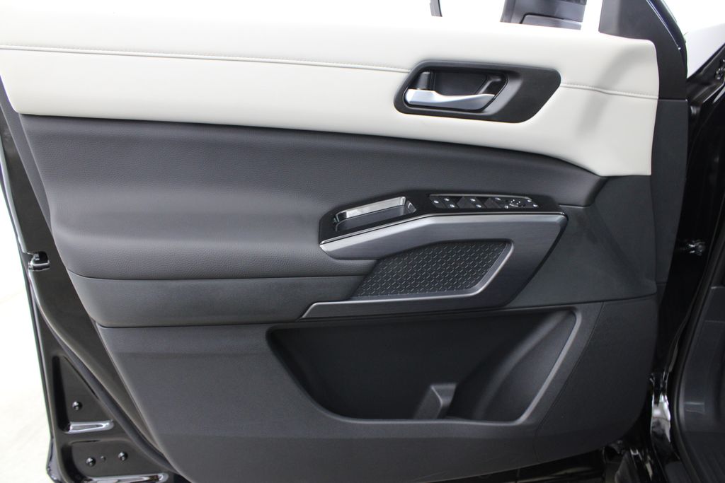 2026 Nissan Pathfinder SL - Photo 15