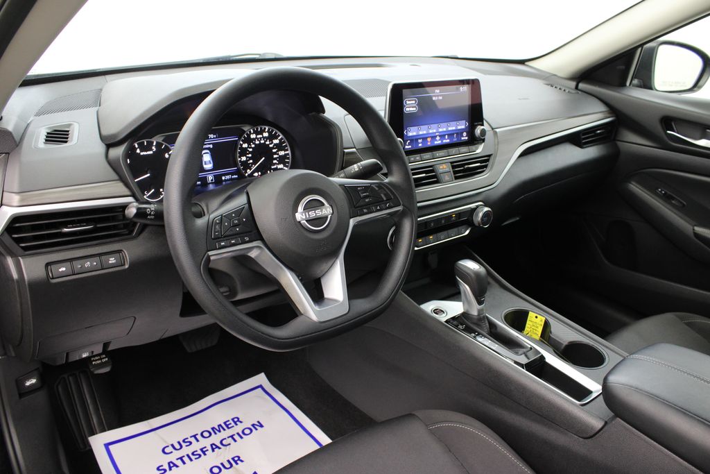 2025 Nissan Altima SV - Photo 15