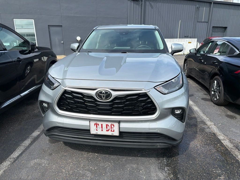 Used 2022 Toyota Highlander LE SUV