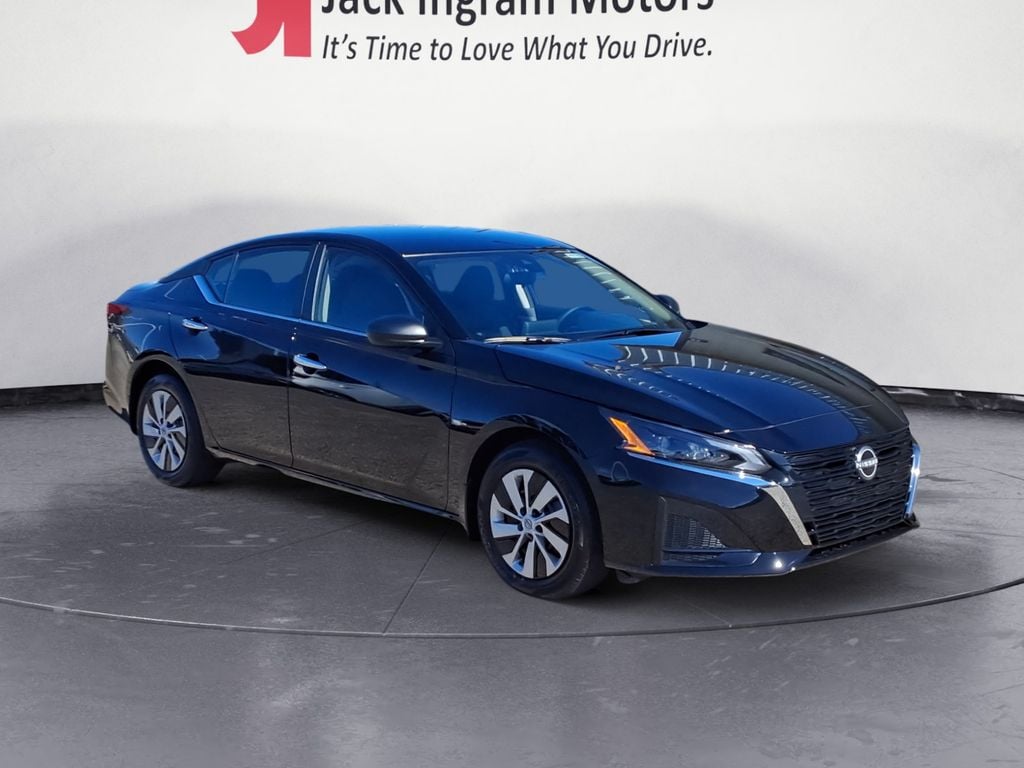 2025 Nissan Altima S - Photo 7