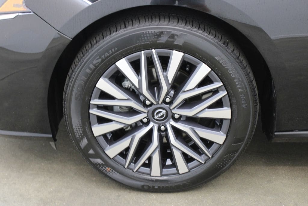 2025 Nissan Altima SV - Photo 27