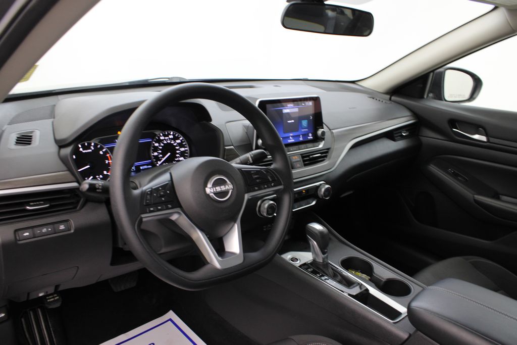 2025 Nissan Altima SV - Photo 10