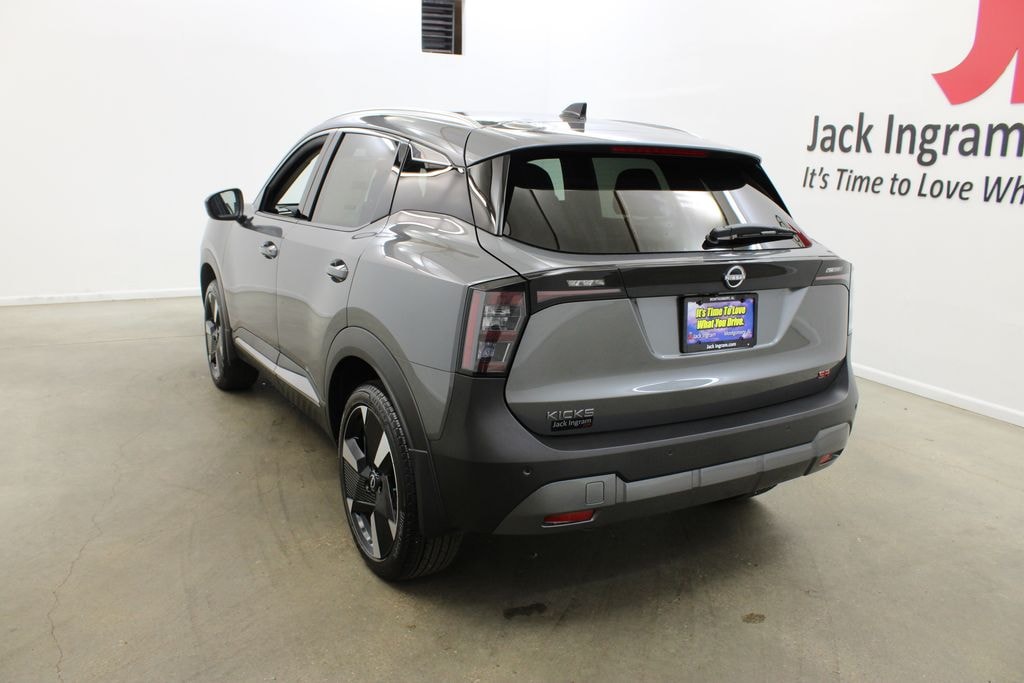 New 2026 Nissan Kicks SR SUV