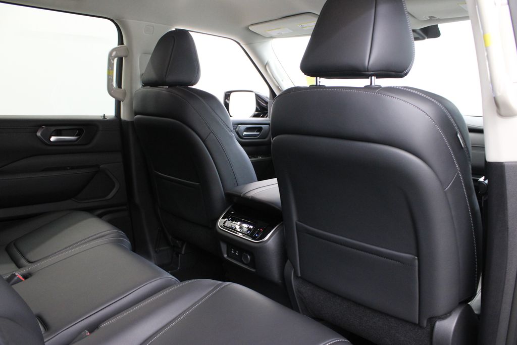 2026 Nissan Armada SV - Photo 20