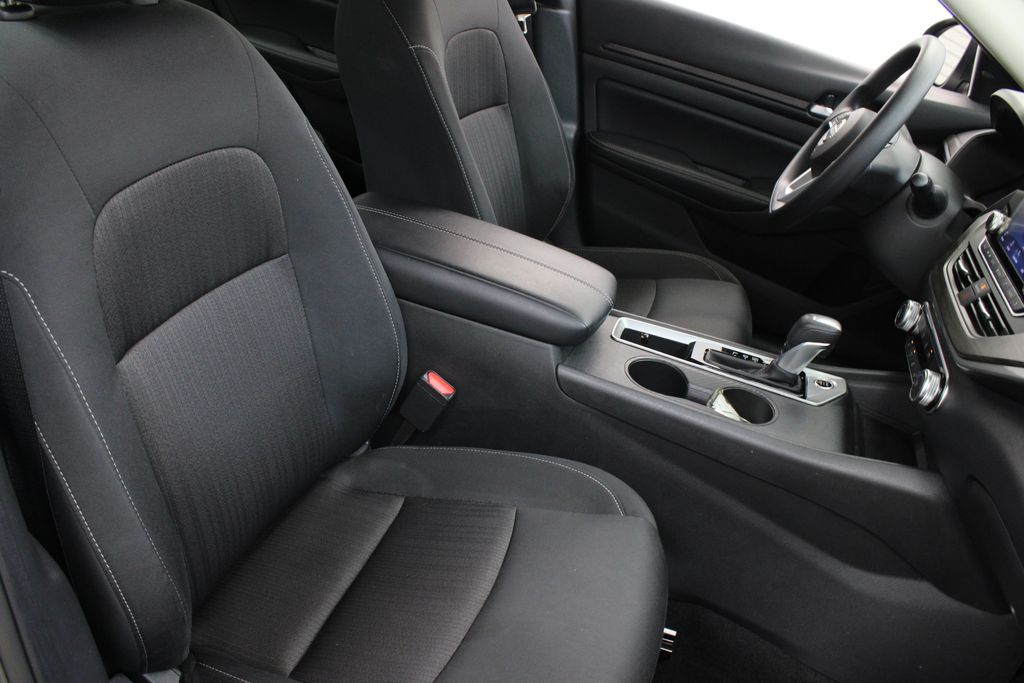 2025 Nissan Altima SV - Photo 19