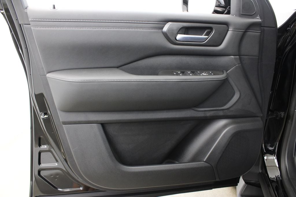 2026 Nissan Armada SV - Photo 16