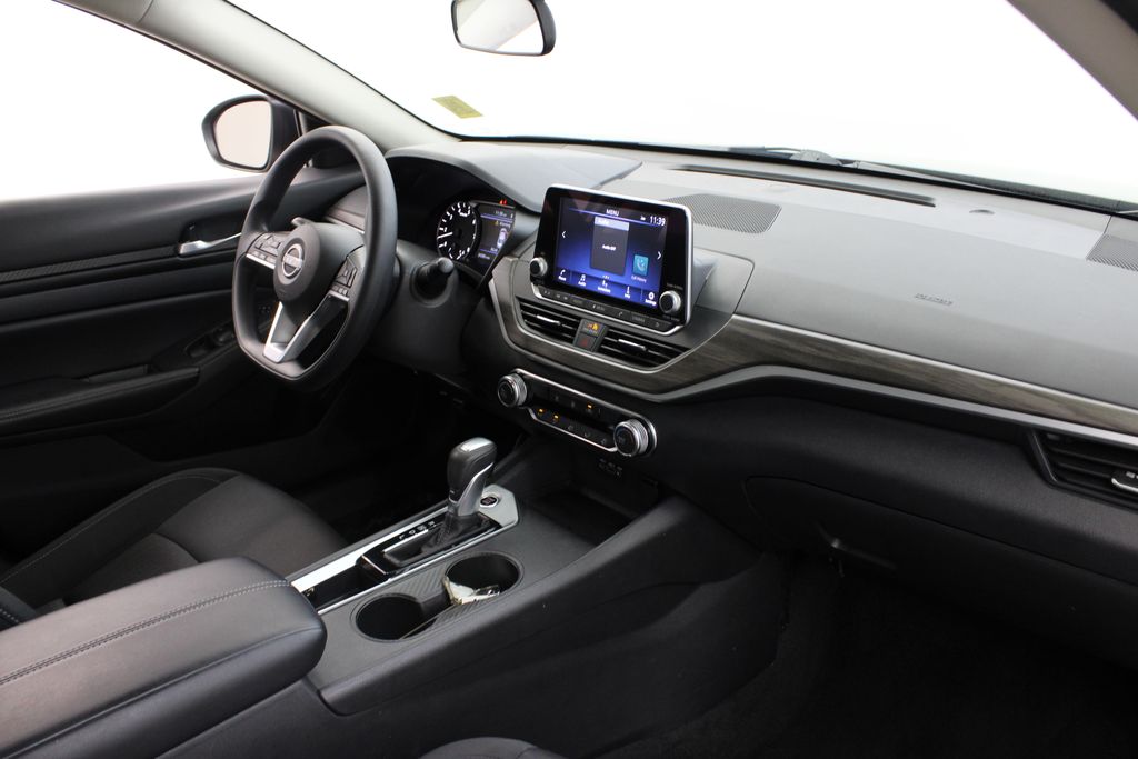 2025 Nissan Altima SV - Photo 20