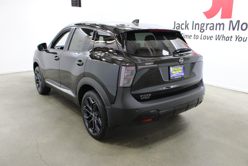 New 2027 Nissan Kicks SR SUV
