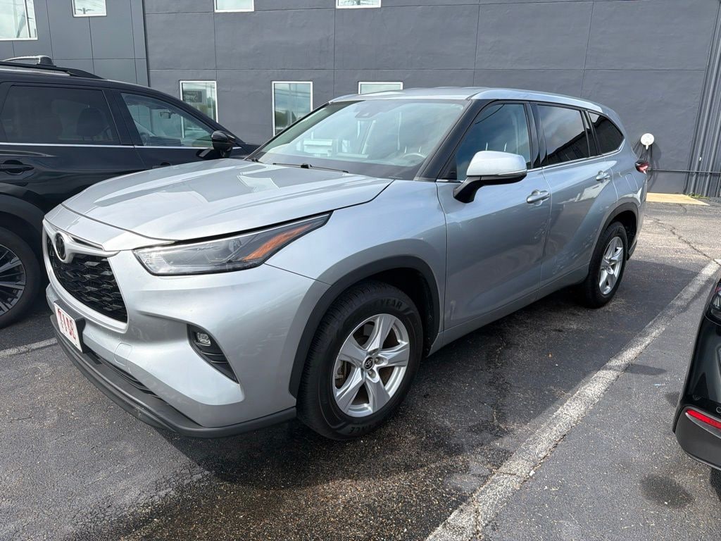 Used 2022 Toyota Highlander LE SUV