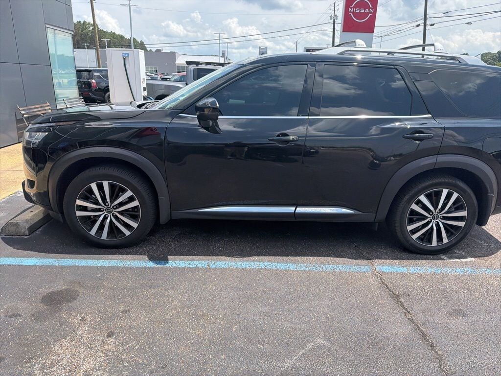 Used 2024 Nissan Pathfinder Platinum SUV