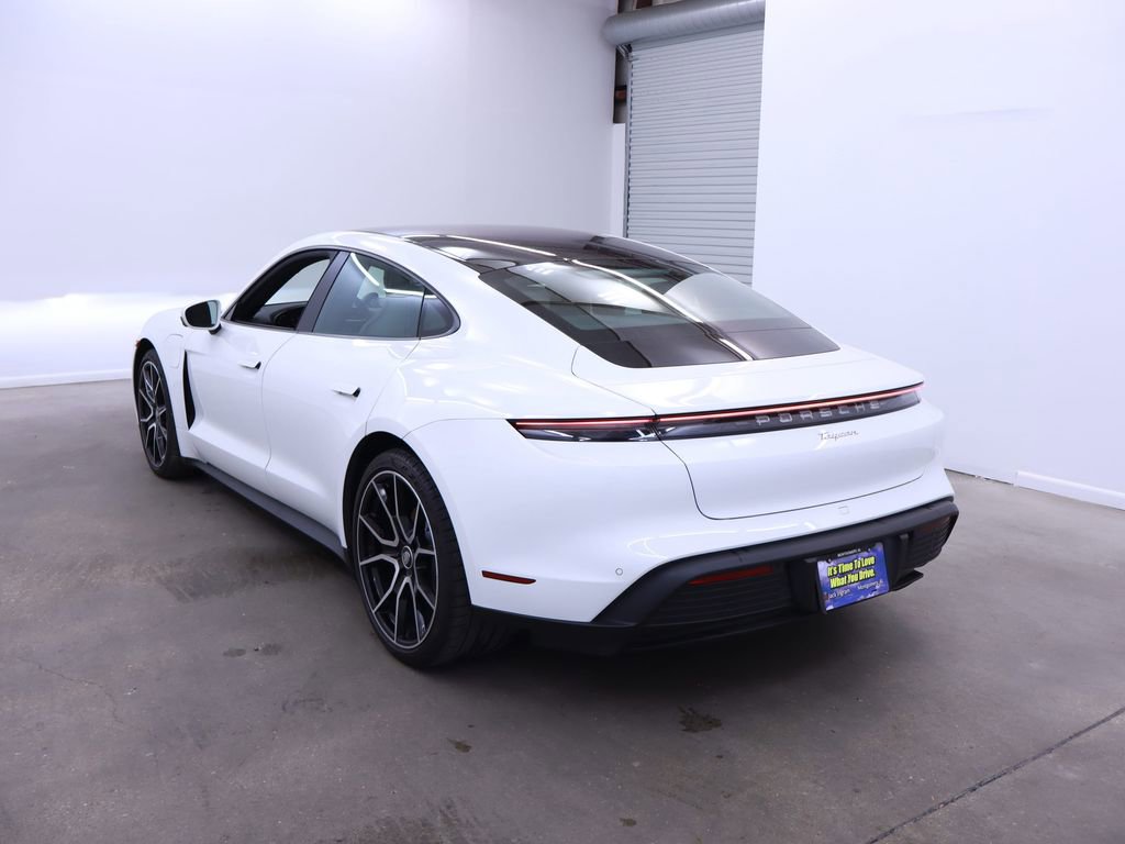 2024 Porsche Taycan photo 3