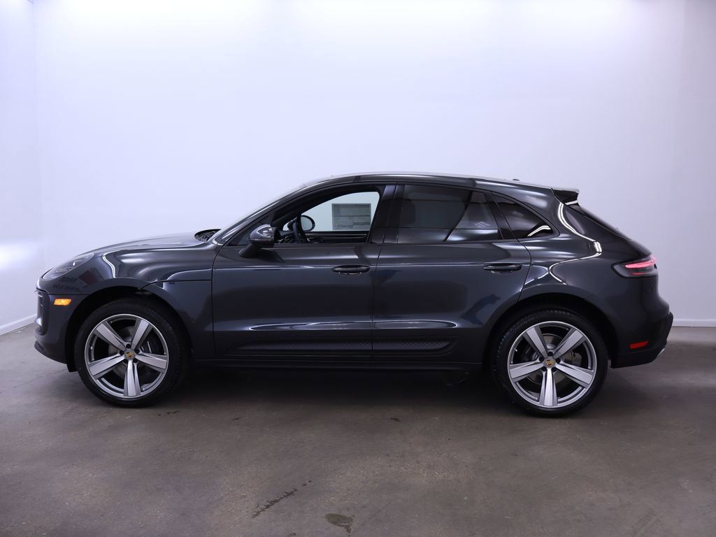 2025 Porsche Macan T photo 3
