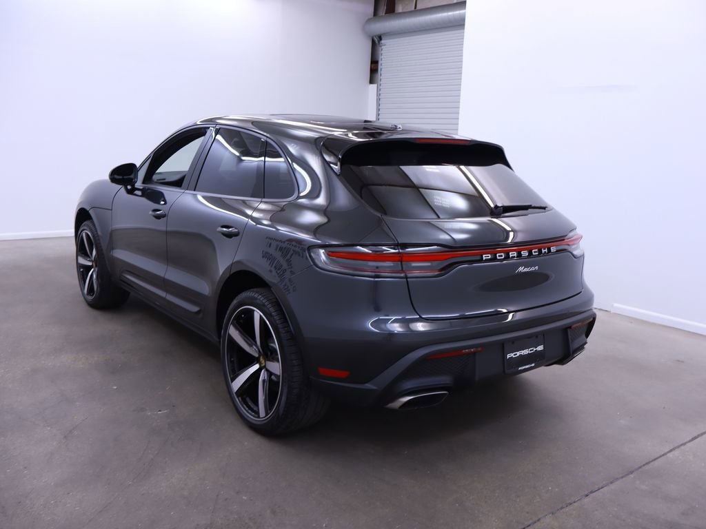 2025 Porsche Macan T photo 3