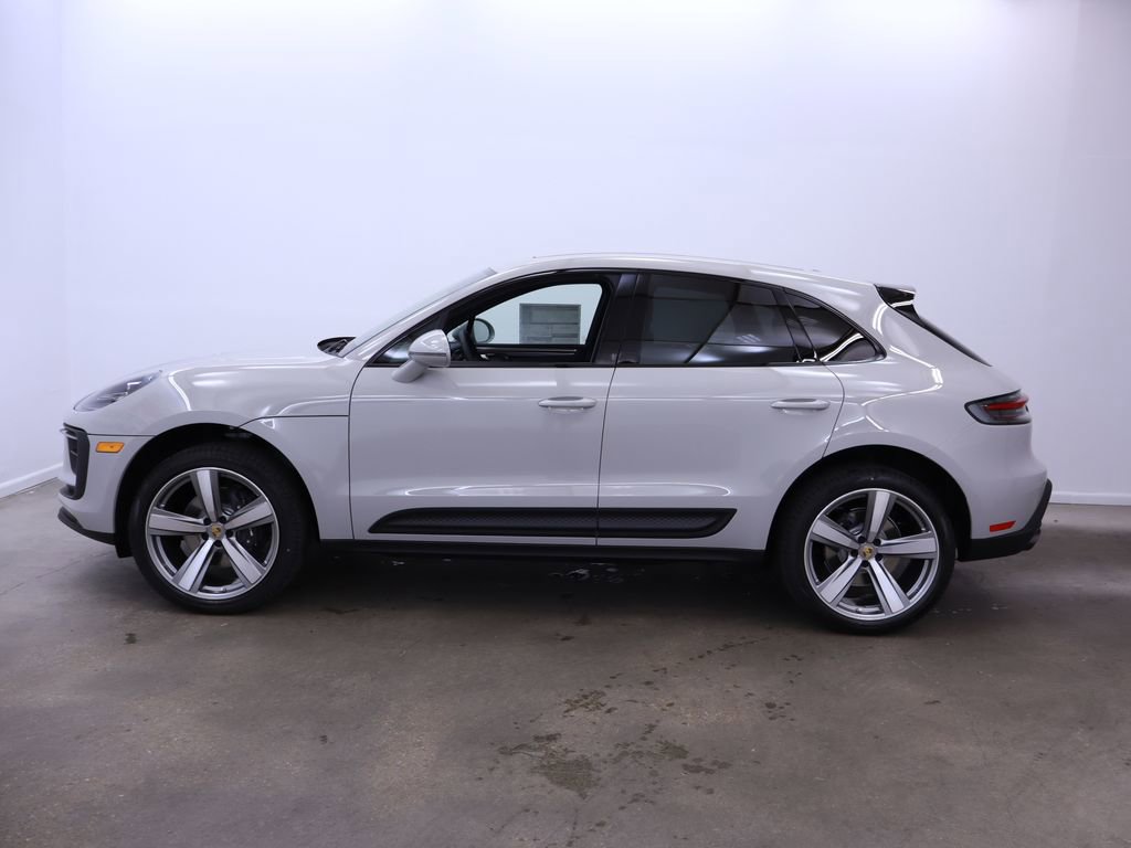 2025 Porsche Macan T photo 3