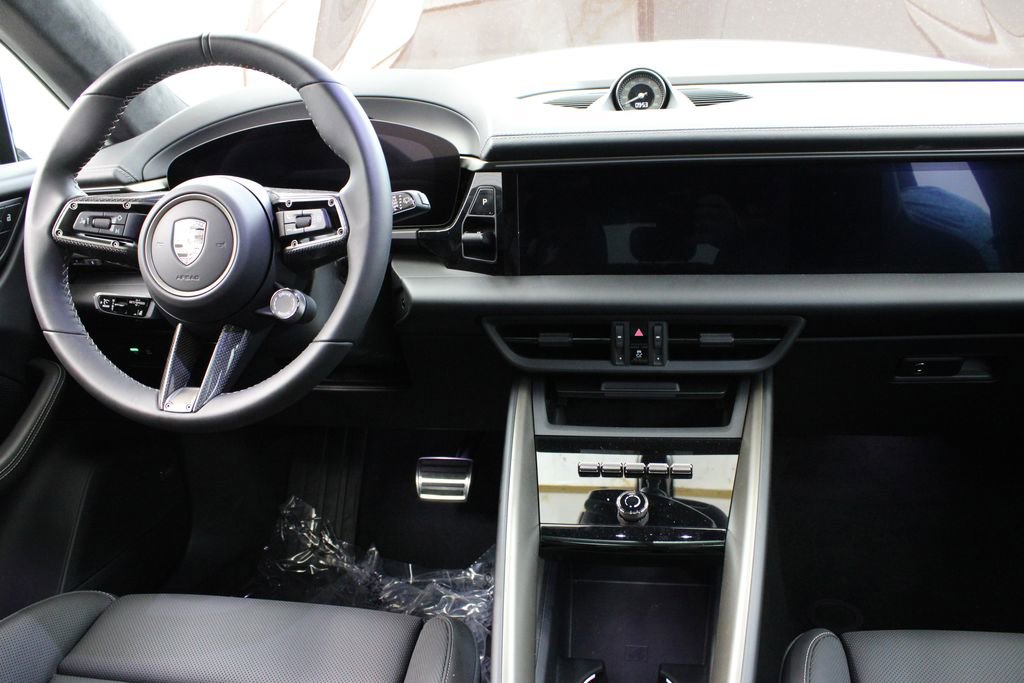 2024 Porsche Macan Electric Turbo photo 4