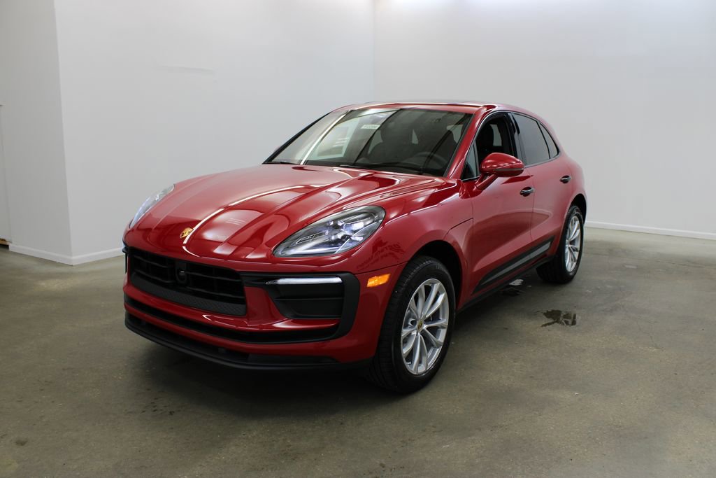 2025 Porsche Macan T photo 2