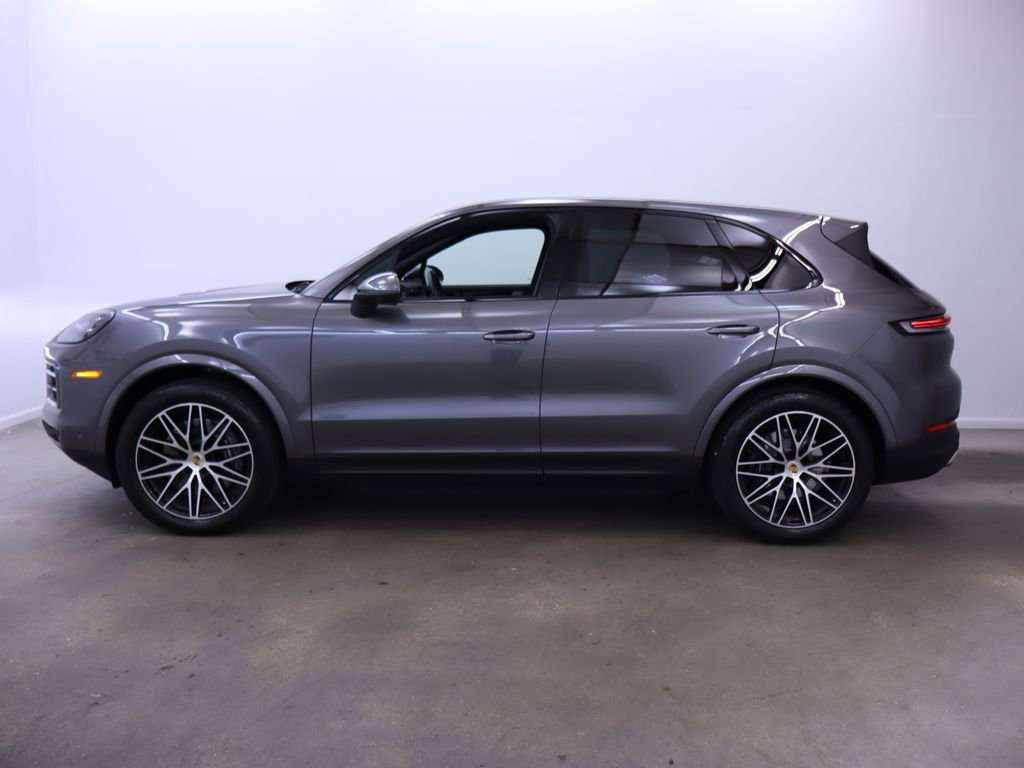 2024 Porsche Cayenne photo 3