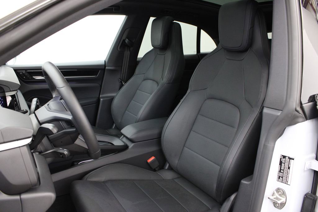 2025 Porsche Macan Electric photo 4