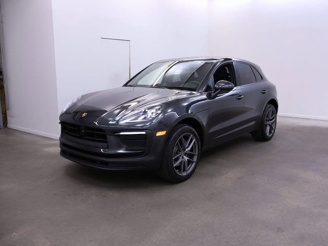 2024 Porsche Macan photo 2
