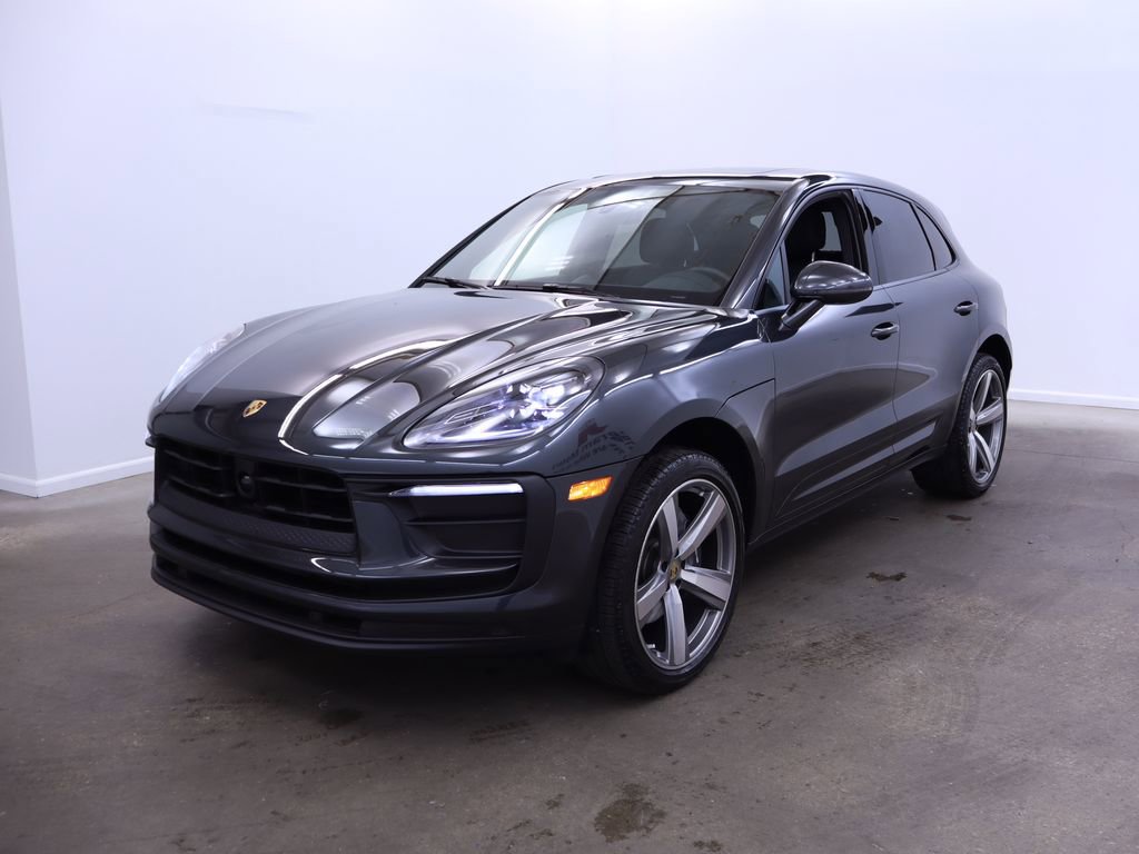 2025 Porsche Macan photo 2