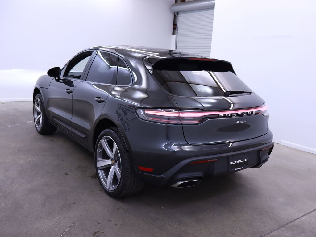 2025 Porsche Macan T photo 4