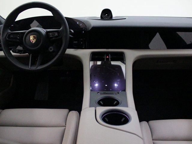 2024 Porsche Taycan photo 4