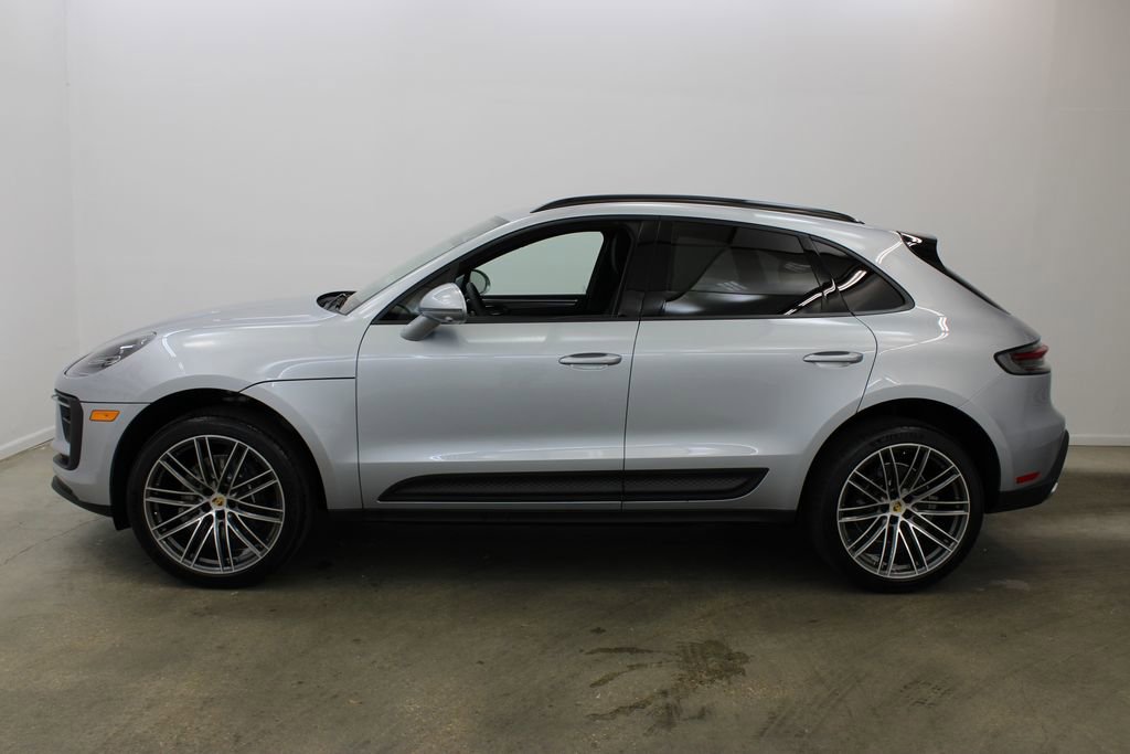 2026 Porsche Macan T photo 2
