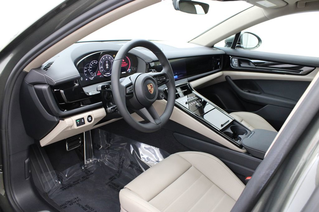 2026 Porsche Panamera 4 photo 4