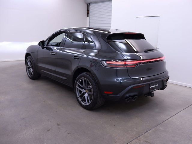 2024 Porsche Macan photo 3
