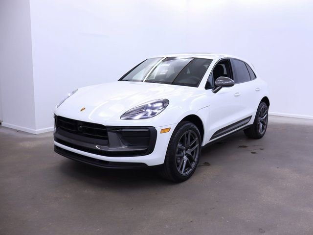 2025 Porsche Macan T photo 2