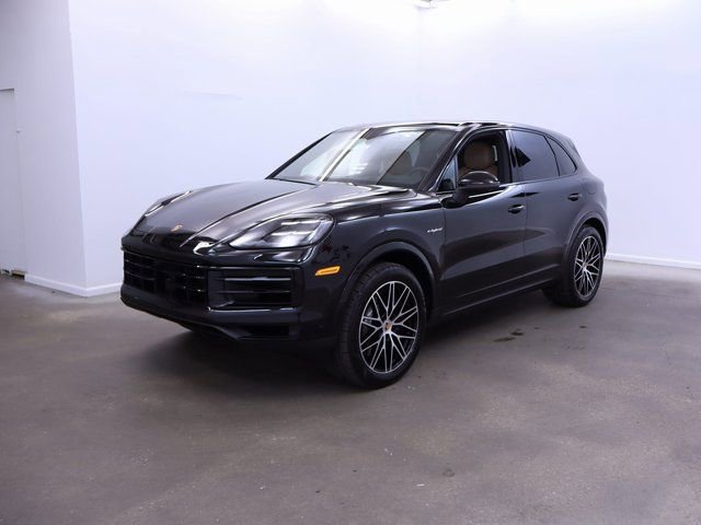 2025 Porsche Cayenne E-Hybrid photo 2