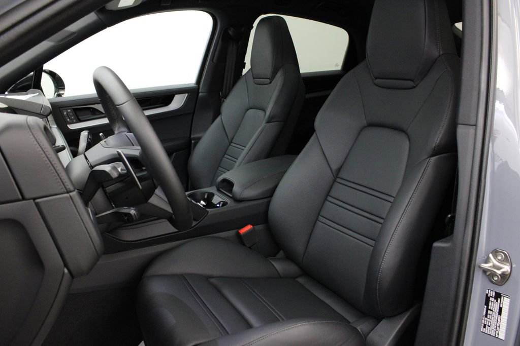 2025 Porsche Cayenne Coupe S photo 4