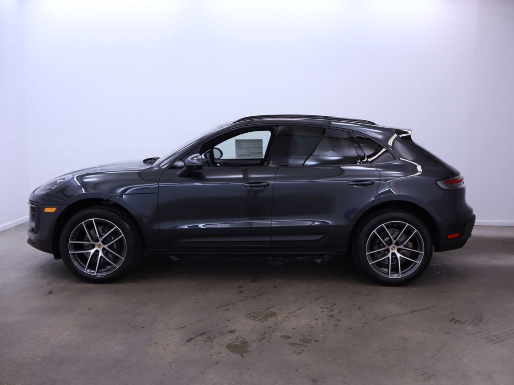2025 Porsche Macan T photo 3