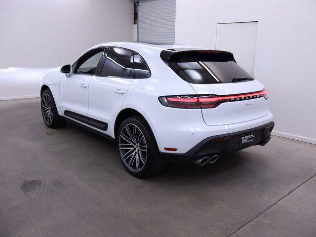 2024 Porsche Macan T photo 3