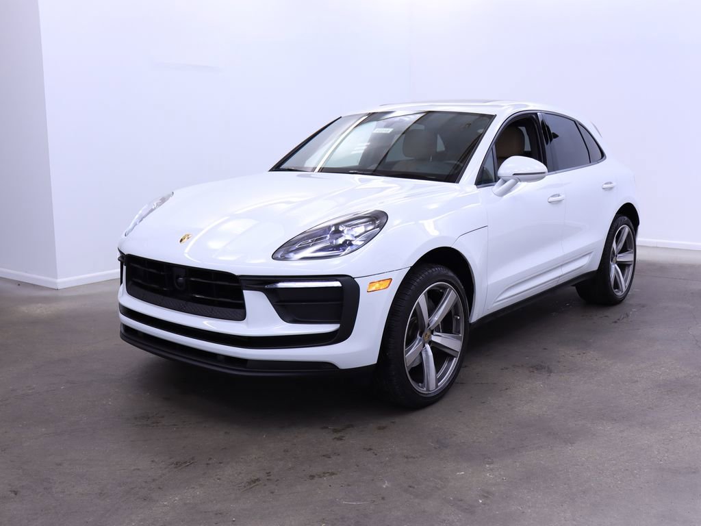 2024 Porsche Macan photo 2