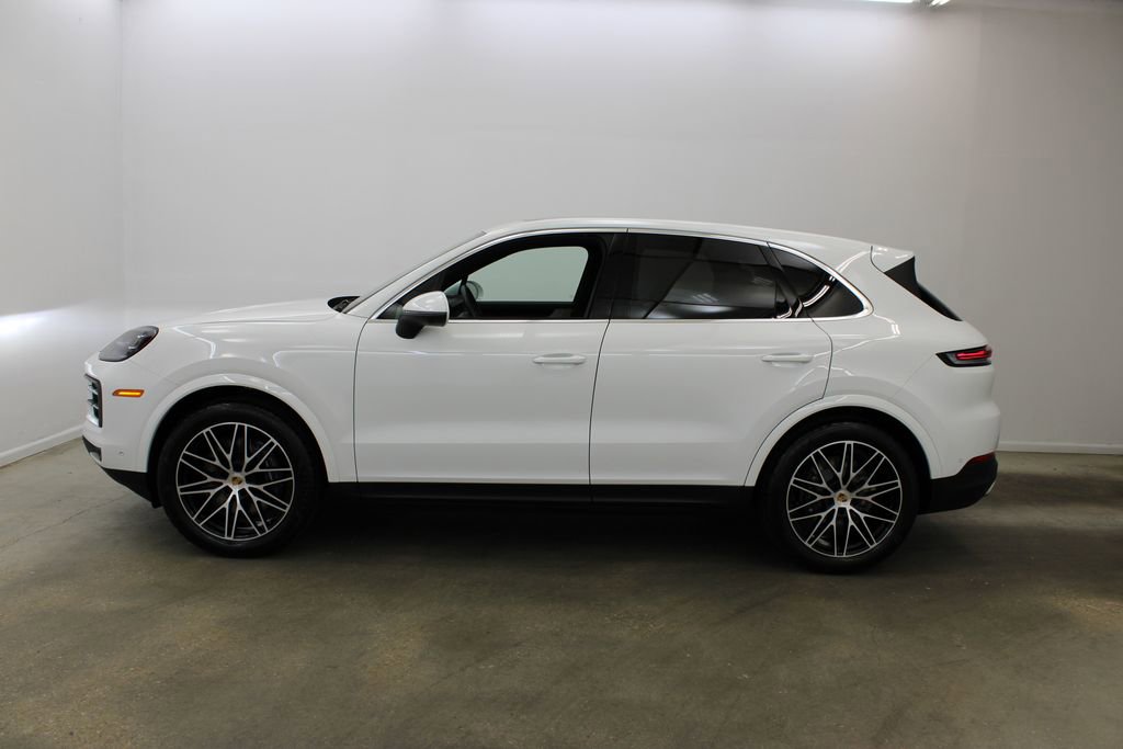 2025 Porsche Cayenne photo 3