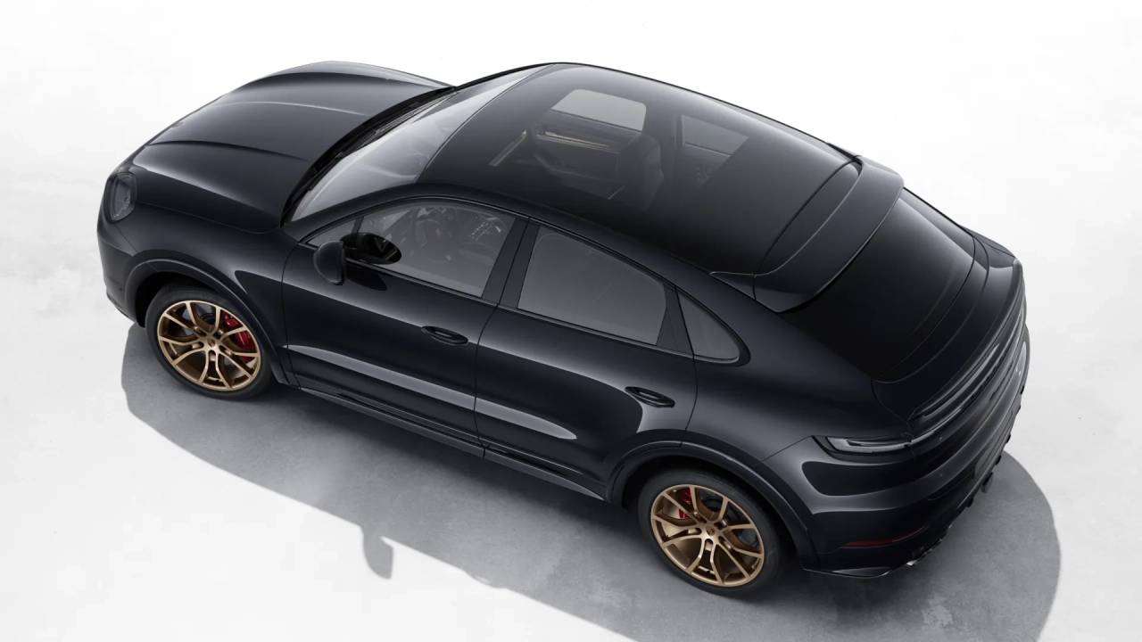 2026 Porsche Cayenne Coupe GTS photo 4