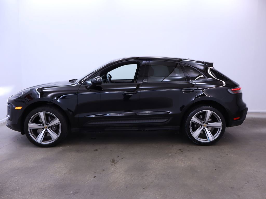 2024 Porsche Macan photo 3