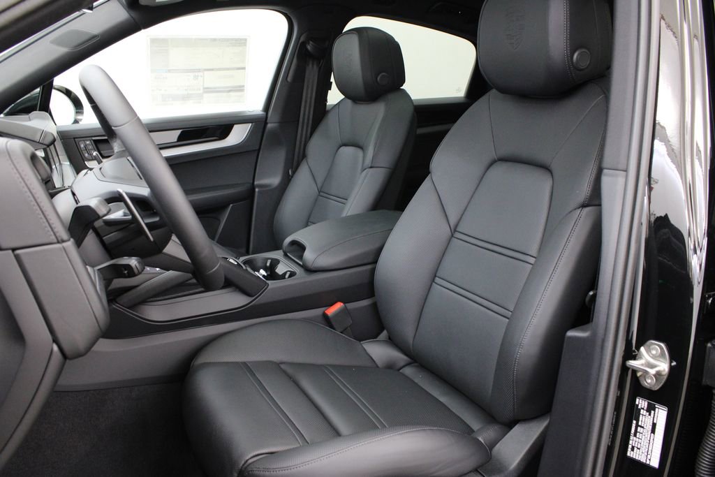 2025 Porsche Cayenne Coupe S photo 2
