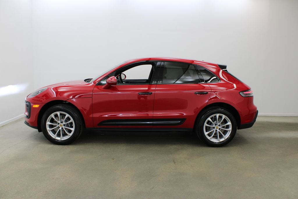 2025 Porsche Macan T photo 3