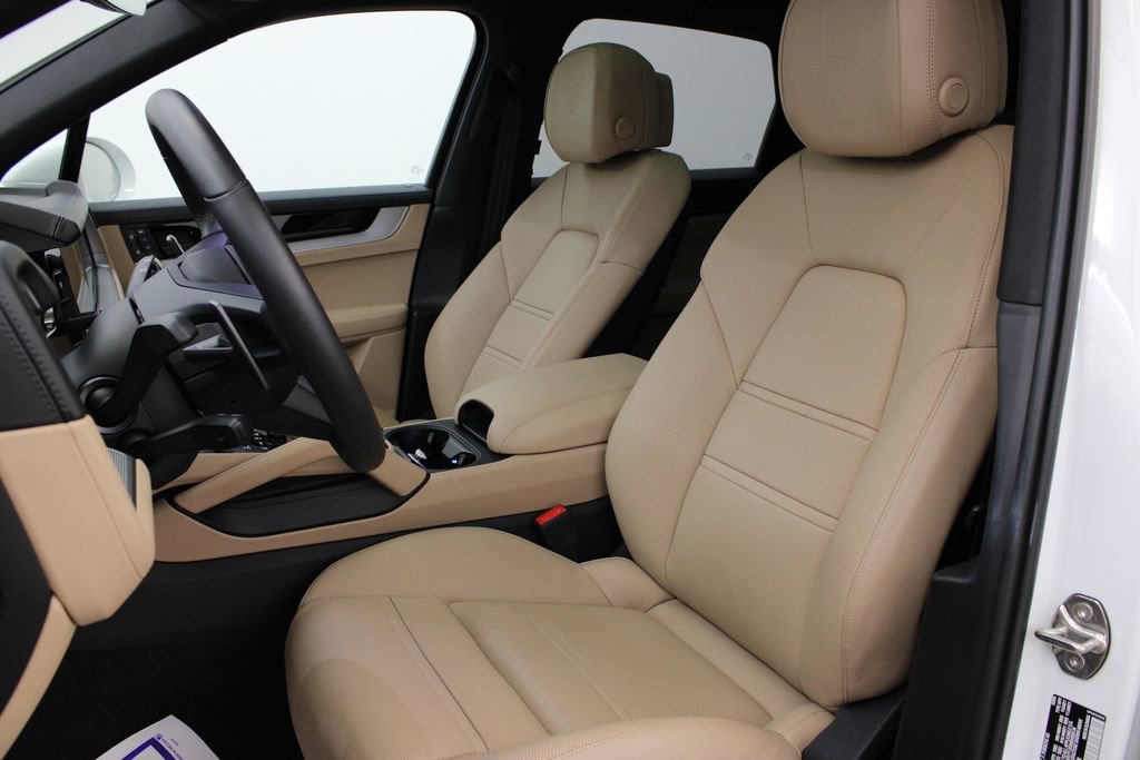 2025 Porsche Cayenne photo 4