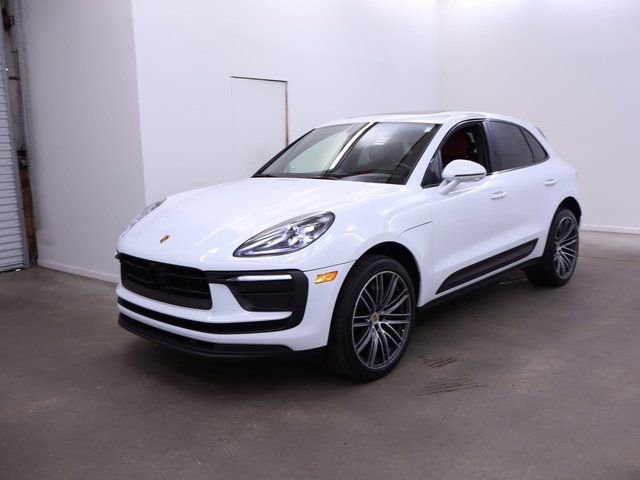 2024 Porsche Macan T photo 2