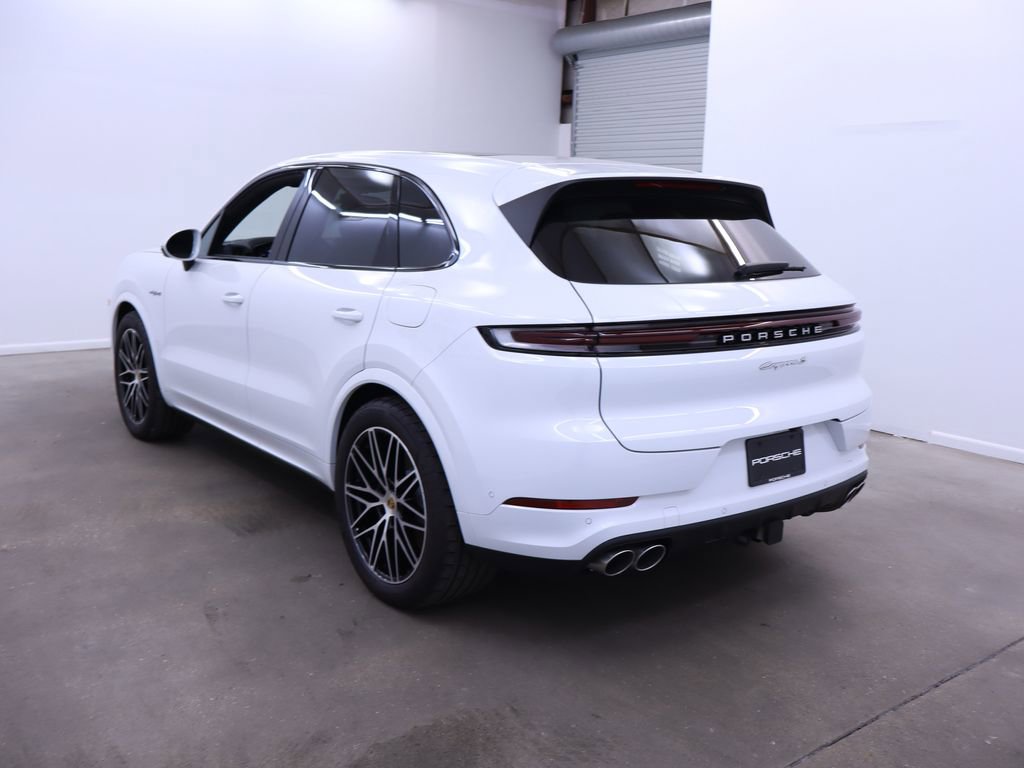 2024 Porsche Cayenne E-Hybrid S photo 3