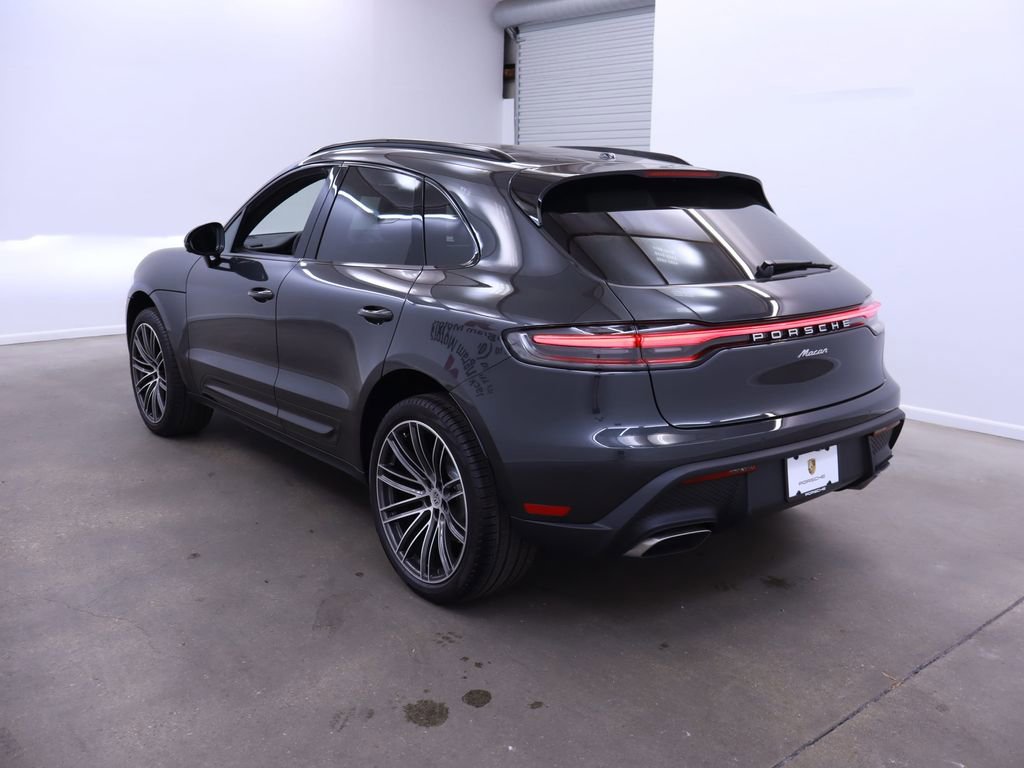 2025 Porsche Macan T photo 3