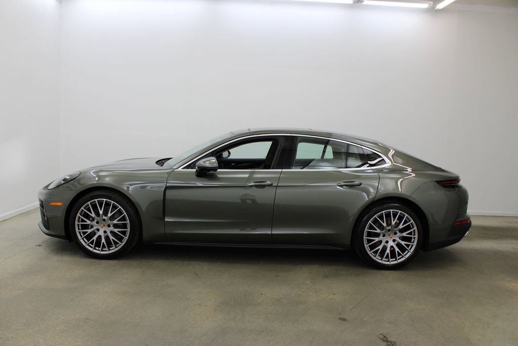 2026 Porsche Panamera 4 photo 2