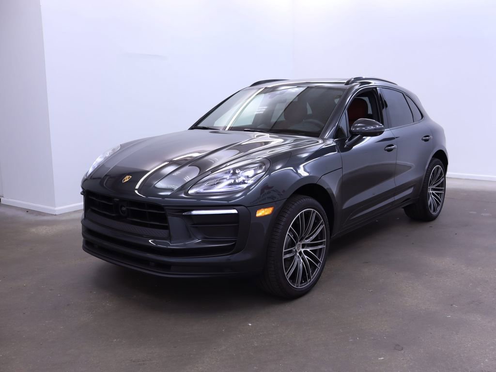 2025 Porsche Macan T photo 2