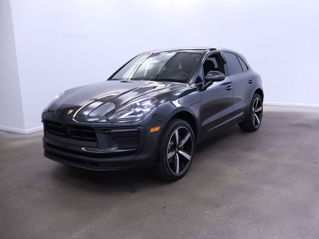 2025 Porsche Macan T photo 2