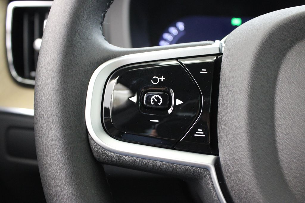2026 Volvo XC60 Plus - Photo 27