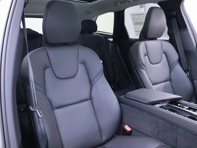 2025 Volvo XC60 Plus - Photo 18